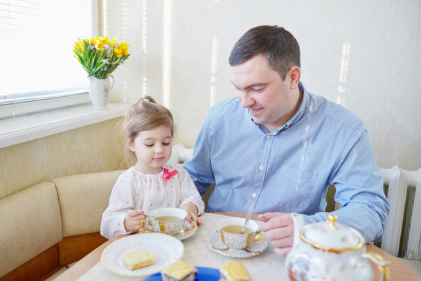 family has breakfast in the morning - Valokuva, kuva