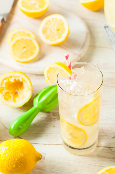 Organic Homemade Fresh Squeeze Lemonade - 写真・画像