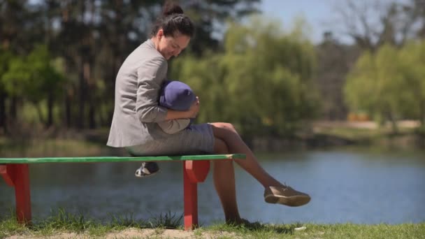 Mother with baby on the bench by the lake - Footage, Video