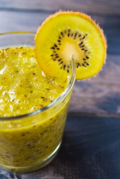 Kiwi fruit smoothie - Foto, afbeelding