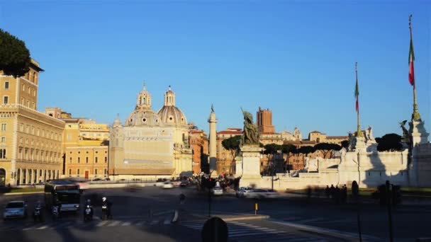 Piazza Venezia je centrální rozbočovač, Řím, Itálie - Záběry, video