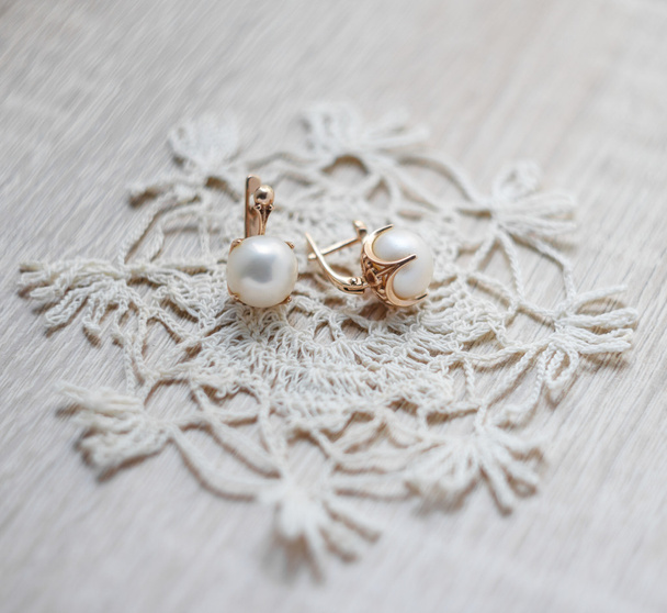 Earrings with pearls - Valokuva, kuva