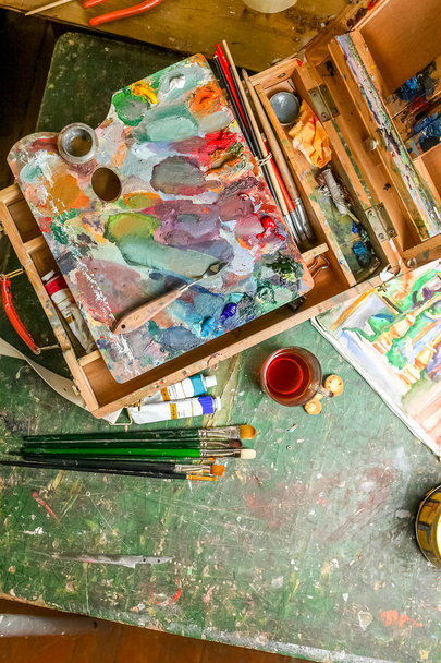 Workplace of the artist with brushes and oil paints - Фото, зображення