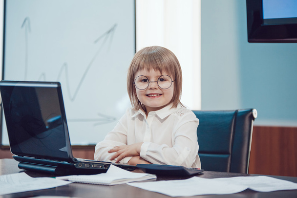 Children businessmen are meeting in the office - Фото, зображення