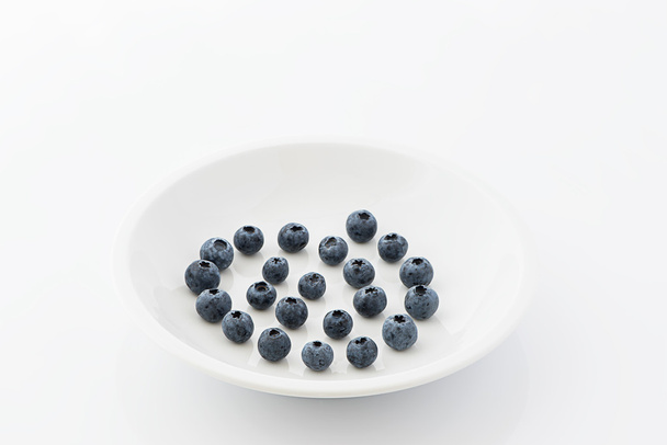 Bleuets frais sur une assiette
 - Photo, image