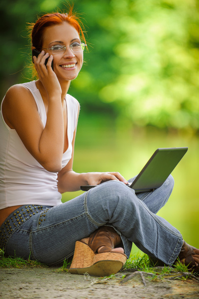 girl with laptop outdoors - Foto, Imagen