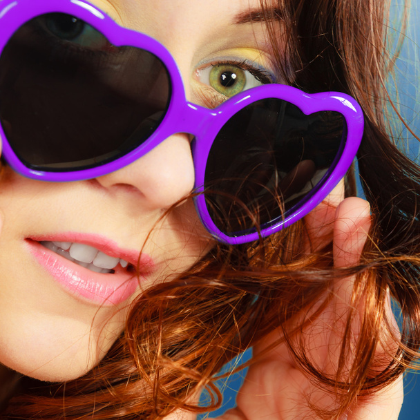 Girl in violet sunglasses portrait - Фото, изображение
