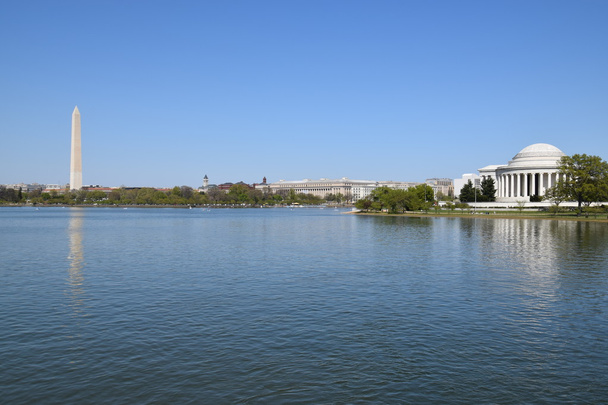 トーマス ・ ジェファーソン記念堂とワシントン Dc のワシントン記念碑 - 写真・画像