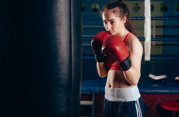 boxing girl doing exercises - Zdjęcie, obraz