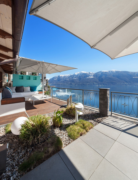 Terrassenlounge in einem Luxus-Haus - Foto, Bild