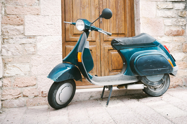 そのイタリアの古いスクーター - 写真・画像