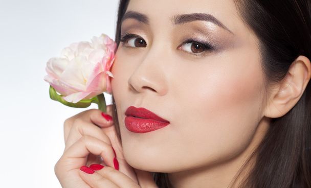 Asian Model With Peony - Foto, imagen
