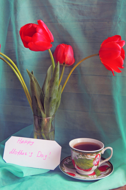 tea és tulipán - Fotó, kép