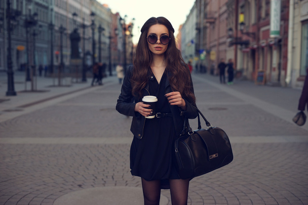 girl with coffee outdoors - Zdjęcie, obraz