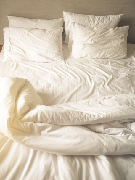 Yatak levha yastık ve battaniye üst görünümü - Fotoğraf, Görsel