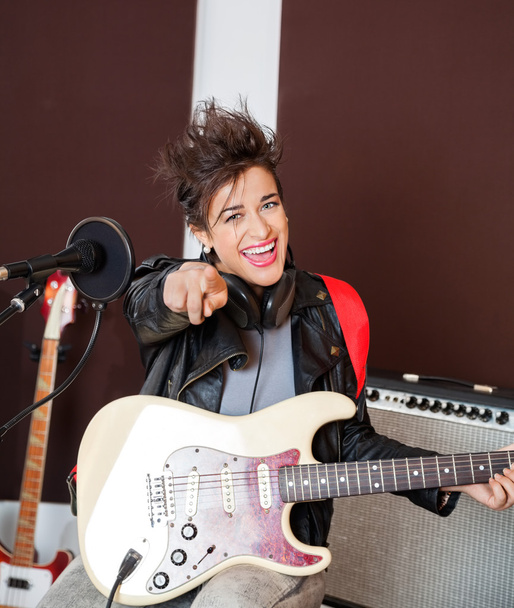Woman With Guitar Pointing In Recording Studio - Foto, Bild