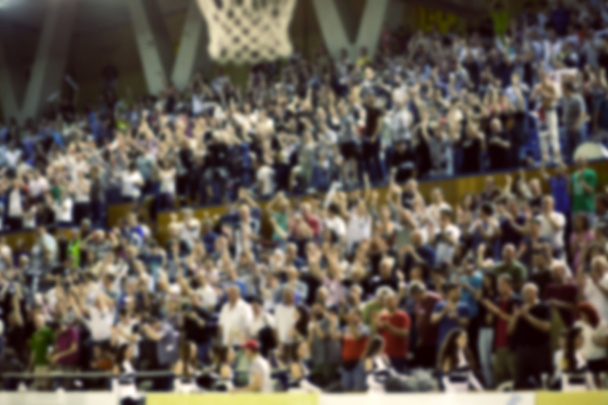 rozmazané pozadí davu lidí v basketbalovém hřišti - Fotografie, Obrázek