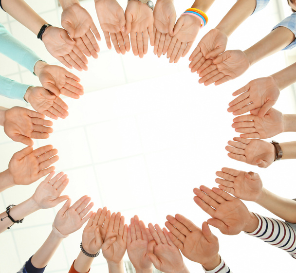 Grupo de pessoas mãos juntas
, - Foto, Imagem