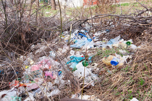 dump vuilnis op straat als achtergrond - Foto, afbeelding