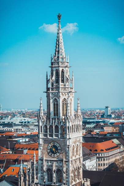 Nova Torre do Relógio da Câmara Municipal com Vista Geral de Munique
 - Foto, Imagem