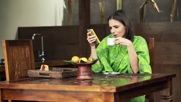 woman using smartphone and drinking coffee  - Imágenes, Vídeo