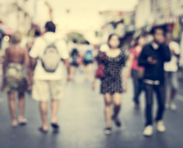 rozmazaní lidé chodící po ulici - Fotografie, Obrázek