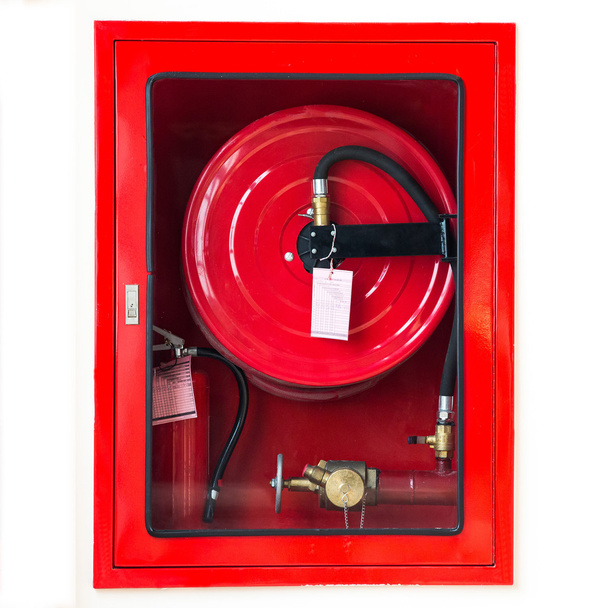 Yangın güvenlik ekipmanları duvar çimento kırmızı kutusunda - Fotoğraf, Görsel