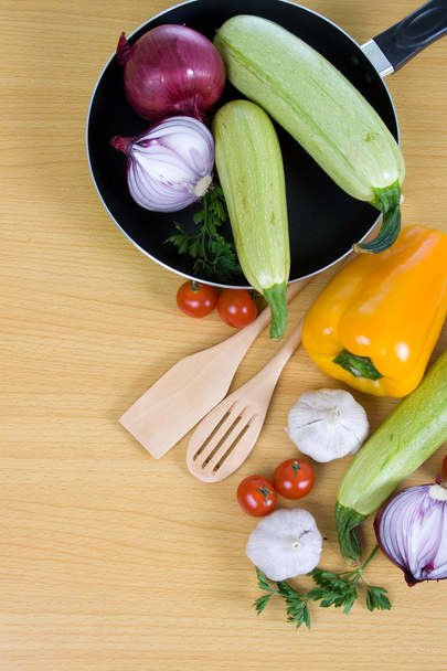 Fresh vegetables and kitchen utensils - Foto, immagini