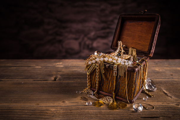 Treasure chest with jewellery - Foto, Imagem