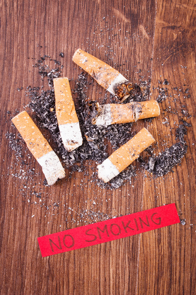 Cigarette butts and ash, healthy lifestyles without cigarettes - Foto, imagen