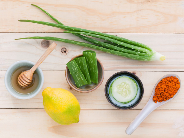 Homemade skin care and body scrub with natural ingredients  aloe - Foto, Imagen