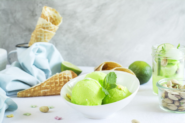 Pistachio sorbet with lime and mint - Photo, image
