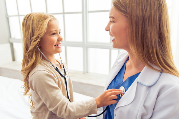Little girl and pediatrician - Photo, Image