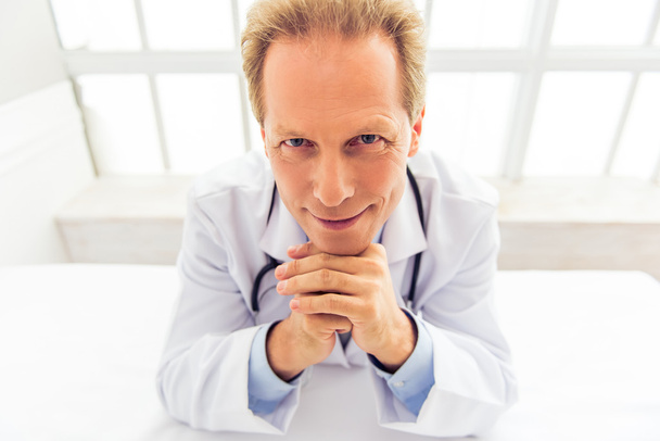 Handsome middle aged doctor - Fotoğraf, Görsel