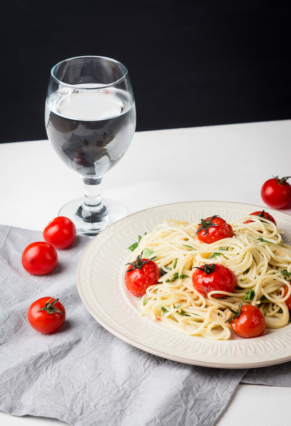 Pasta with cherry tomatoes - Foto, Imagem