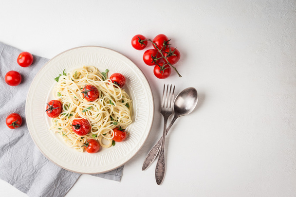 Pasta with cherry tomatoes - 写真・画像