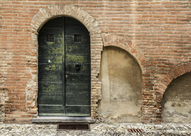 Typical old Italian door - 写真・画像