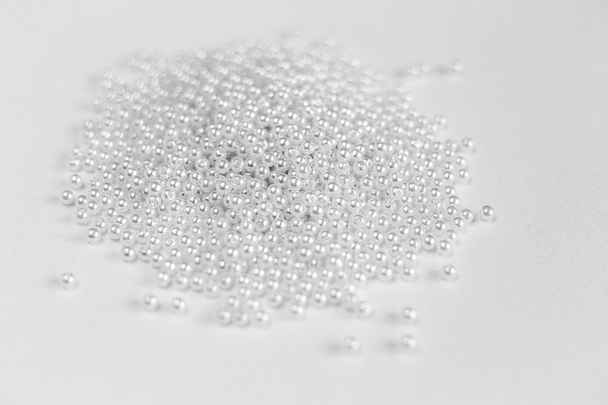 Colgadores de perlas para hobby sobre fondo blanco
 - Foto, Imagen