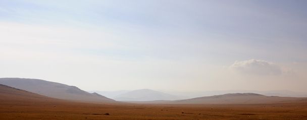 Голубое небо над огромными монгольскими степями
 - Фото, изображение