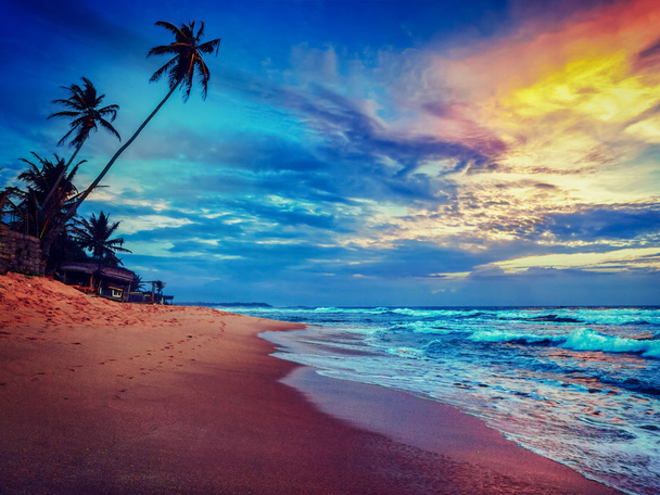 západ slunce na tropické pláži - Fotografie, Obrázek