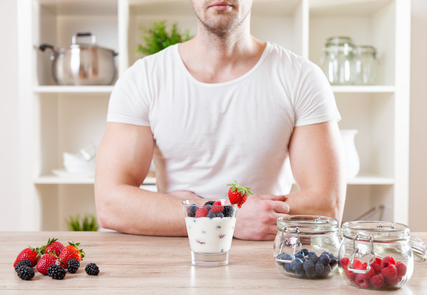 Closeup on man with delicious yoghurt with fresh berries - Foto, afbeelding