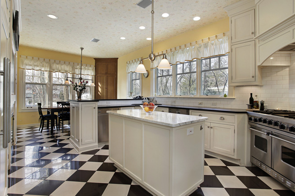 kuchyně s černou a bílou podlahy - Fotografie, Obrázek