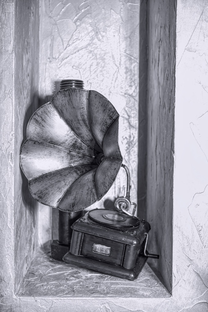 Gramophone vintage en noir et blanc
 - Photo, image