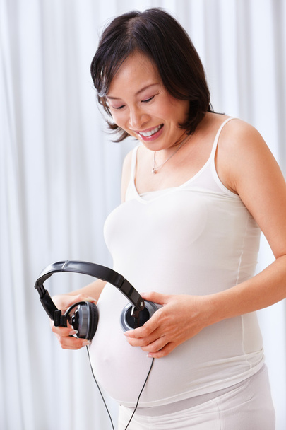 Stimulating the fetus using music - Φωτογραφία, εικόνα