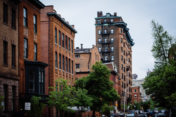 Buildings along Cathedral Street, in Mount Vernon, Baltimore, Ma - Foto, Imagen