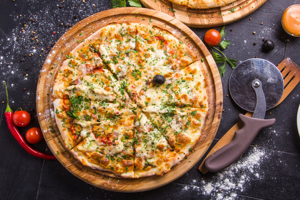 Pizza fresca assada
 - Foto, Imagem