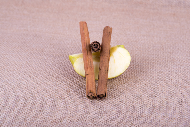 manzana de canela fresca
 - Foto, Imagen