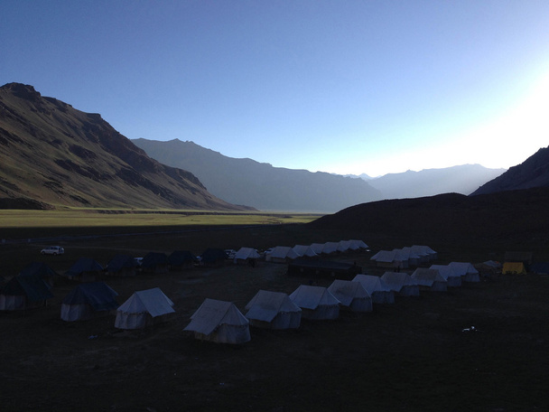 Tenda da campeggio Sarchu, autostrada Manali-Leh, Ladakh, India
 - Foto, immagini