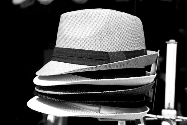 velho chapéu panama no fundo
 - Foto, Imagem
