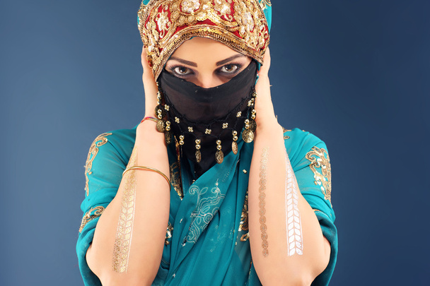 Hermosa mujer árabe
 - Foto, Imagen